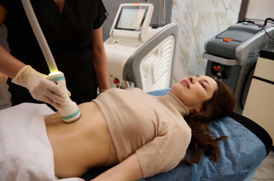 Body contouring treatment in a clinic